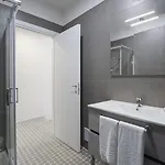 La 4*