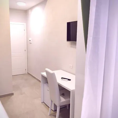 לינה וארוחת בוקר La 4*