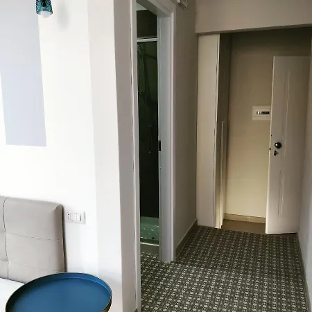 La Nocleg ze śniadaniem 4*